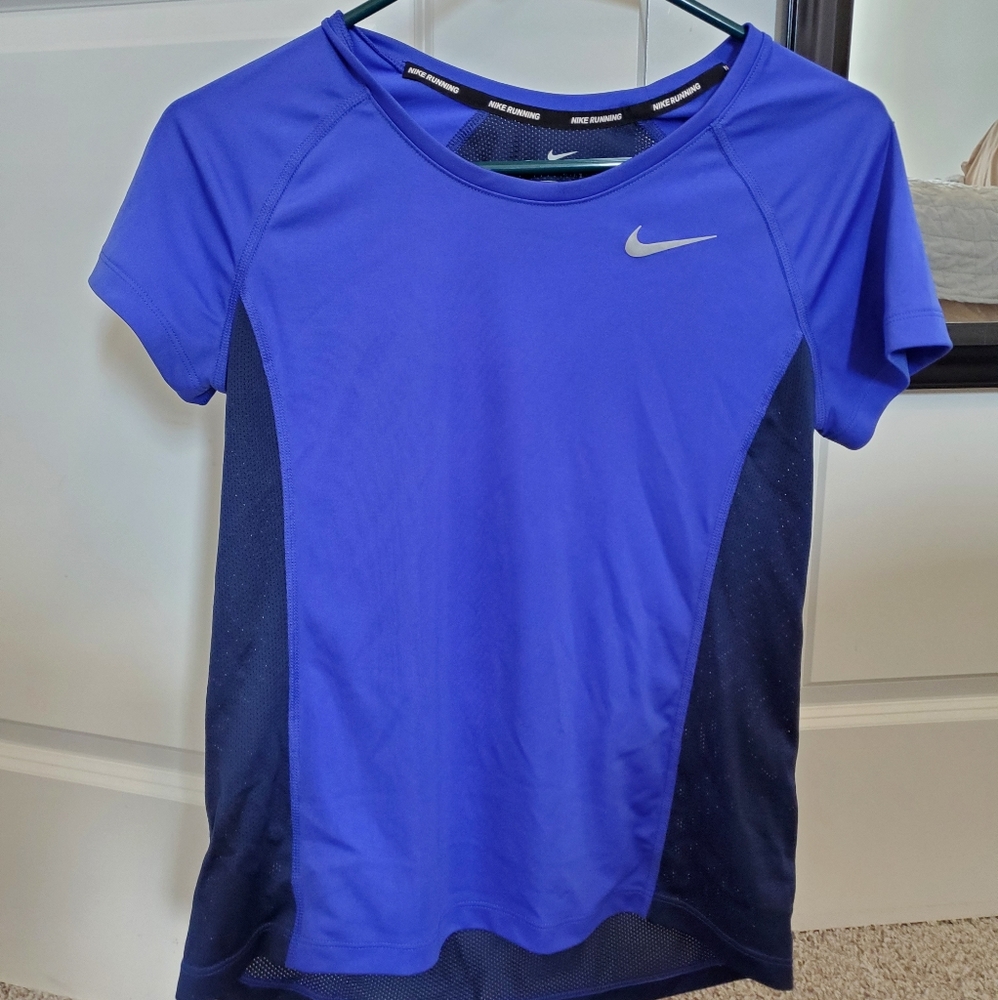 Womens Nike Workout Shirt!